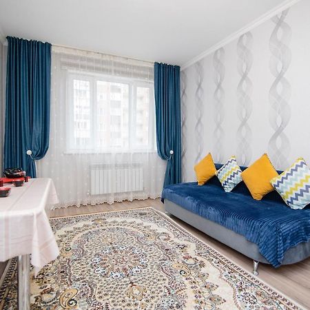 Apartment Zodiak Alma-Ata Buitenkant foto