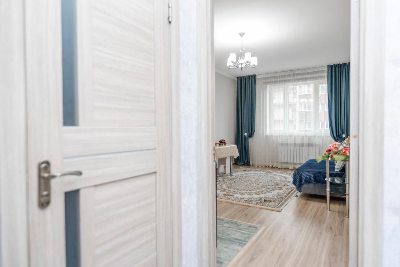 Apartment Zodiak Alma-Ata Buitenkant foto