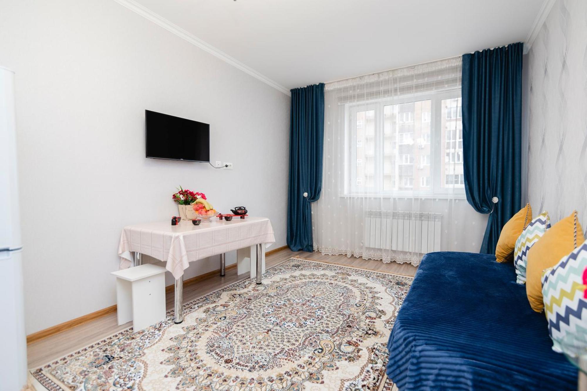 Apartment Zodiak Alma-Ata Buitenkant foto